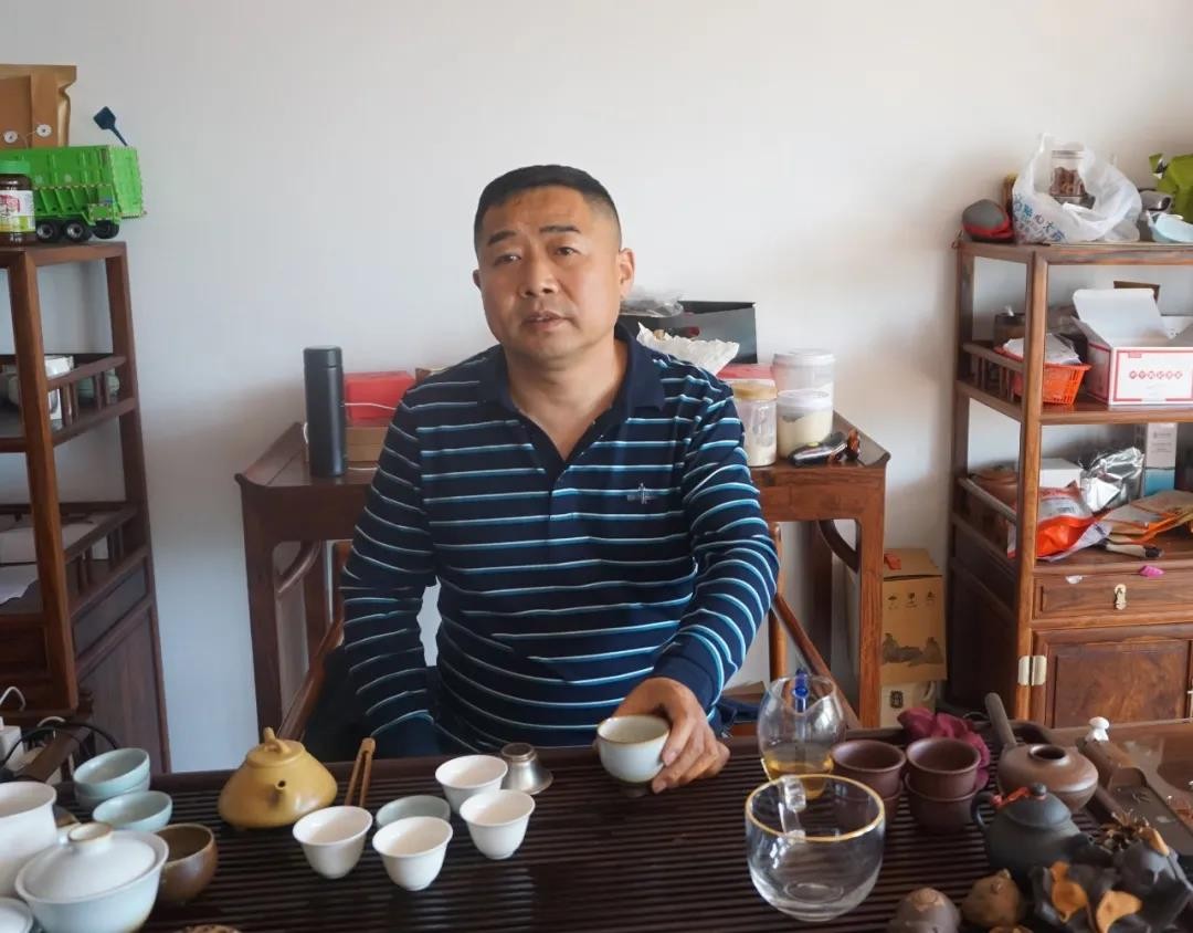 【临距离】两百“悍将”闯码头，张灼华道出事业成功的秘密