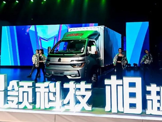 中国重汽高端小轻卡豪沃智相隆重上市