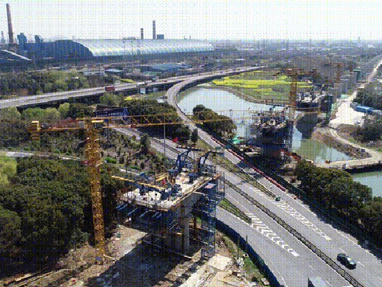 又见群塔 | 徐工塔机林立长江沿岸铁路线