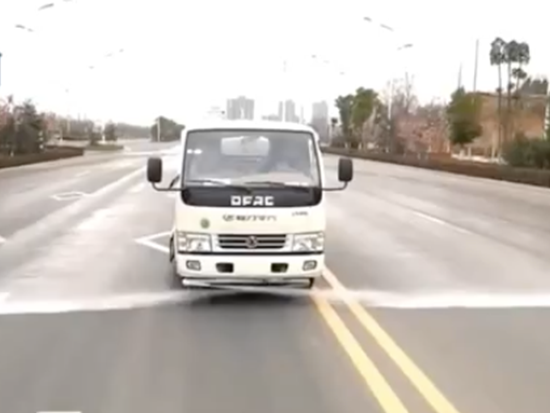 洒水车喷洒效果视频