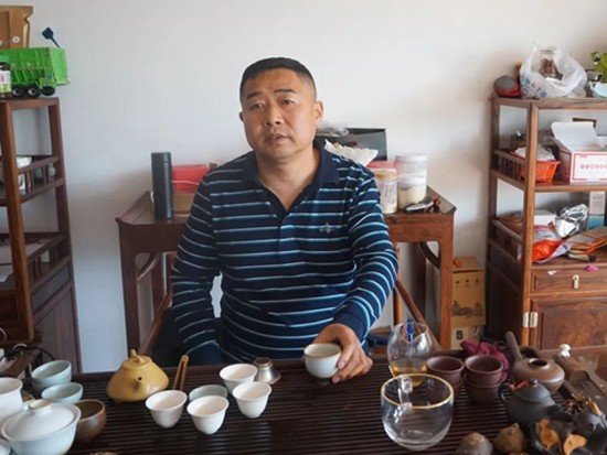 【臨距離】?jī)砂佟昂穼ⅰ标J碼頭，張灼華道出事業(yè)成功的秘密