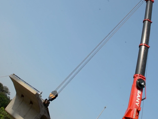 三一起重机 SANY SAC2200 吊装作业