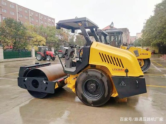 用过4吨压路机后，他们都买房买车了……