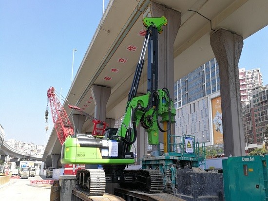 KR285C低凈空旋挖鉆機高架橋下施工