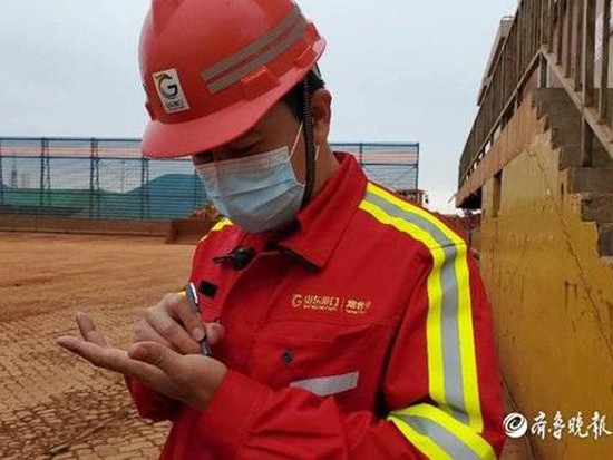C位出道这样炼成！记者体验劳模装载车司机的一天