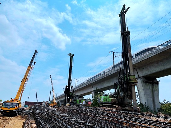 泰信机械多型号旋挖钻机助建江苏南沿江城际铁路