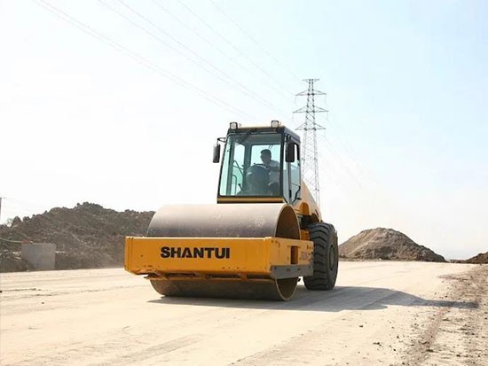 压路机设备开工前检查小贴士