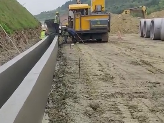云南昆明道路施工机械之一混凝土全自动摊铺机 