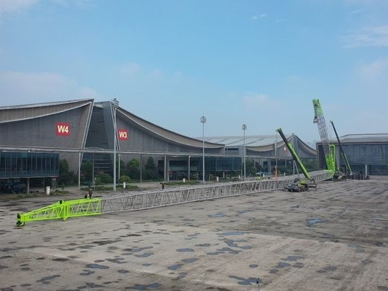 “镇馆之宝”驾到！2021长沙展首台设备入场 中联重科智造魅力绽放开启