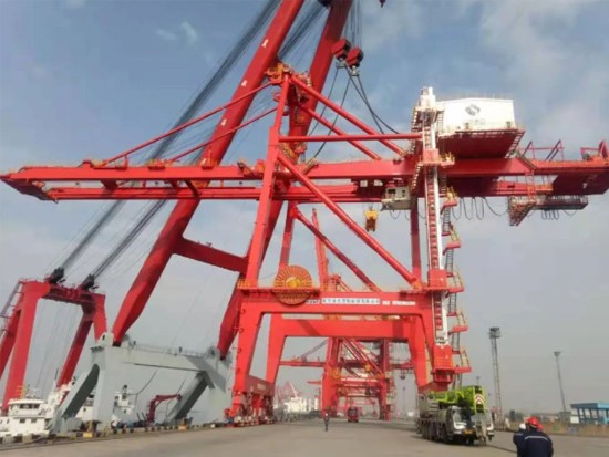南京港機重工岸橋系列產品又添“新成員”——65t雙箱集裝箱岸橋