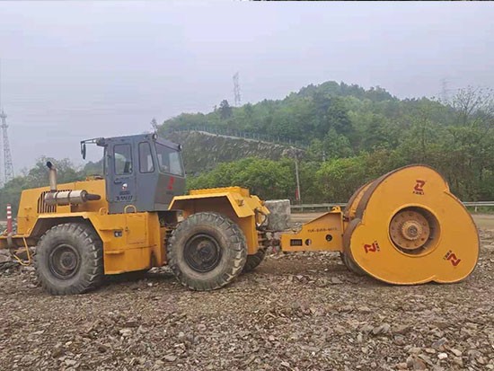 冲击压路机的操作要求