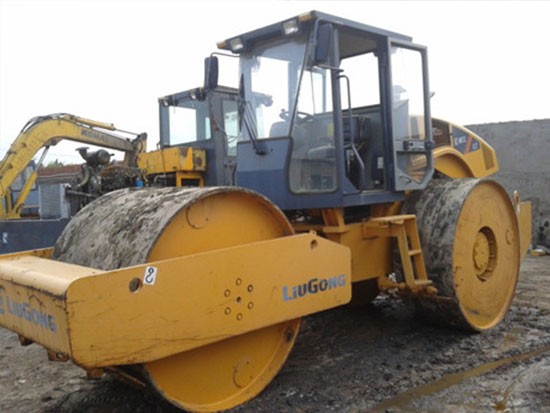 手把手教你如何操作压路机起步