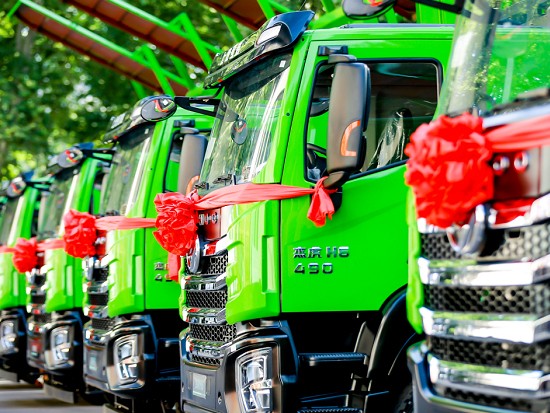 低碳更環保，上汽紅巖充換一體純電動重卡助力鄭州城市渣土運輸