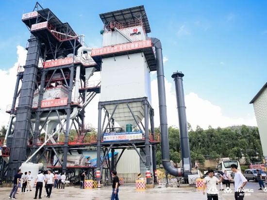 南方路机联合冠粤路桥成功举办高速公路改扩建工程技术交流会