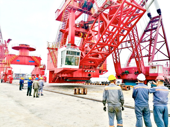 广州南沙码头开港以来首次回转支承更换调试成功
