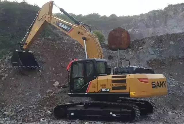 三一SY245H矿山挖掘机