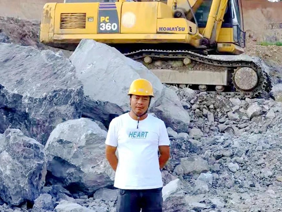 硬核品质成就优质口碑，小松挖掘机驰骋梅州矿山