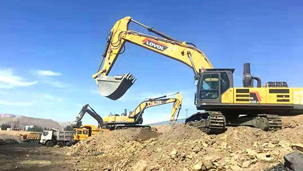 潍柴雷沃FR510E-HD内蒙古矿山开采工程