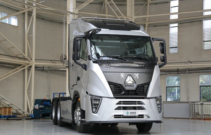 中国重汽 黄河 x7重卡 490马力 6x4 amt自动挡牵引车(国六)
