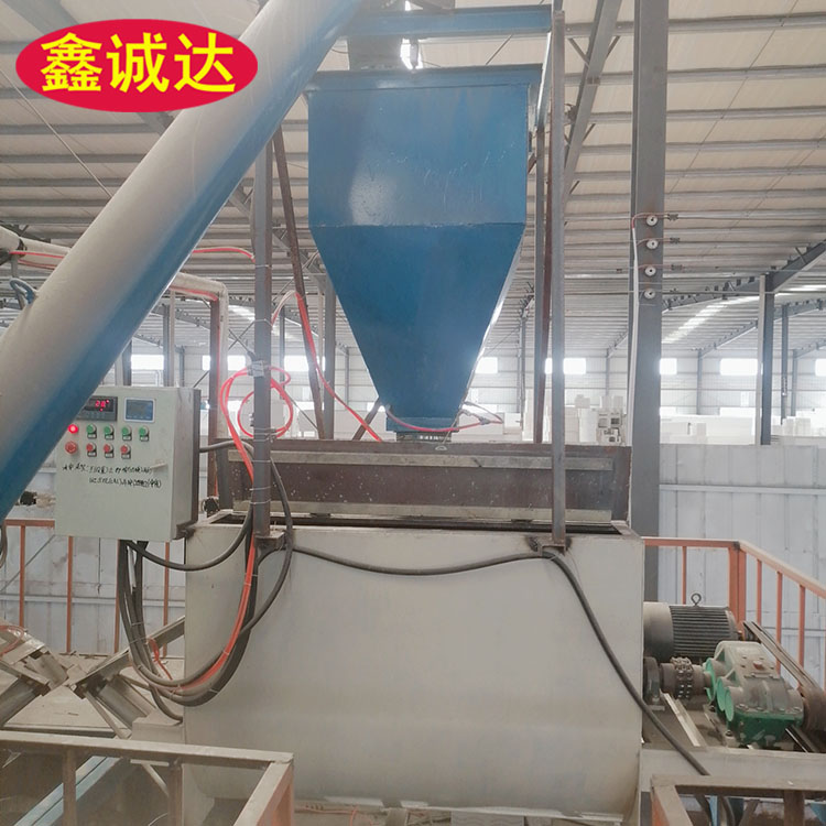 鑫诚达复合保温建筑外模板生产线安装视频