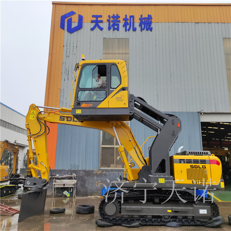 钩机驾驶室升降改装中小型挖机驾驶室改装厂家 火车平仓驾驶楼