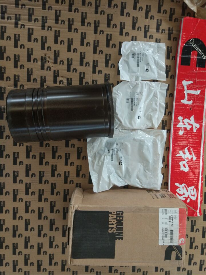 三一SRT95自卸车增压器回油管4295431渭南矿业公司
