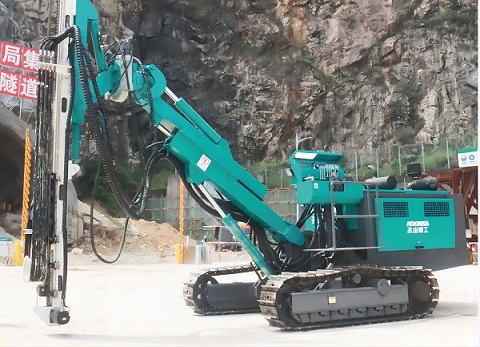 四川巴中孔山重工顶锤钻机KS690