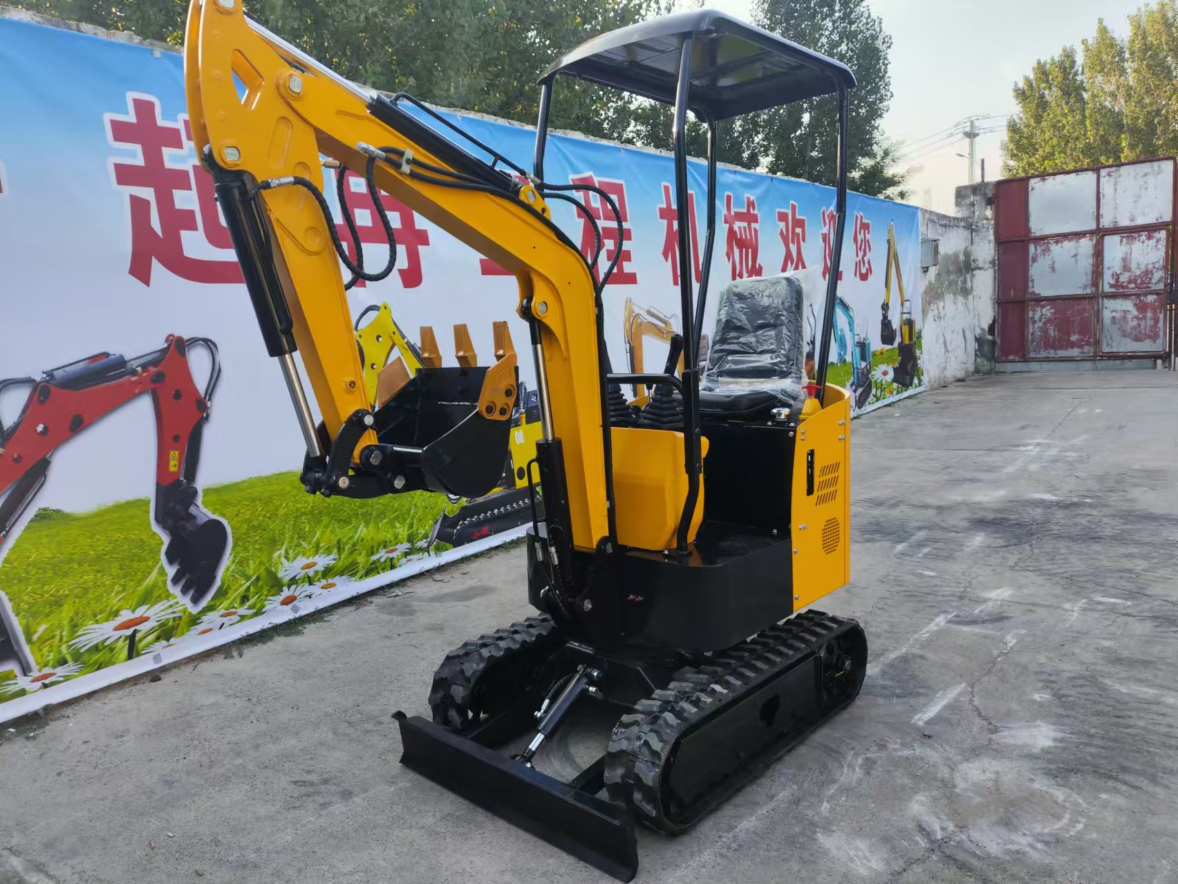 农业小型挖掘机果园履带式多功能挖土机