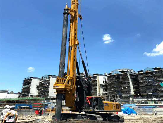 刷新武漢天際線 徐工XR280E“蠻杠”