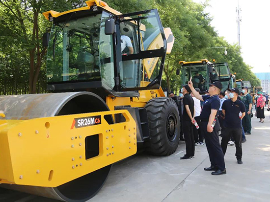 C6出擊 燃爆夏日 ——聚焦山推新款壓路機全國大客戶品鑒會