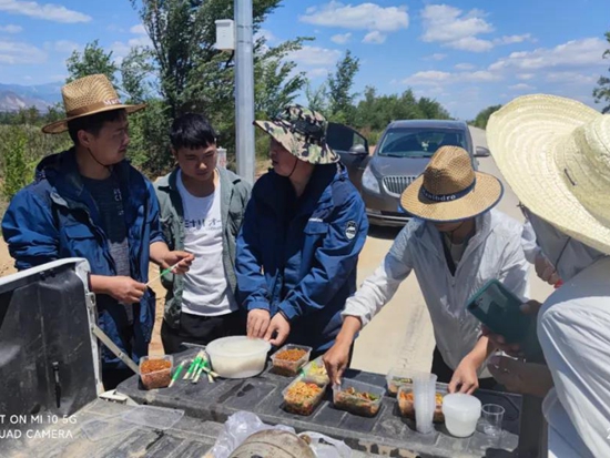 山河智能：致敬！战斗在风沙中的特种装备团队