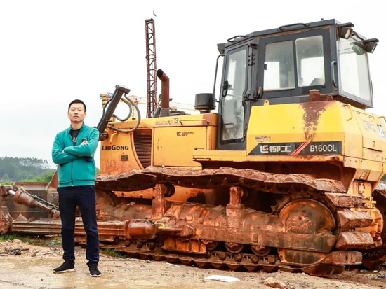 三年连买9台柳工推土机，广西南宁许老板直呼相见恨晚！