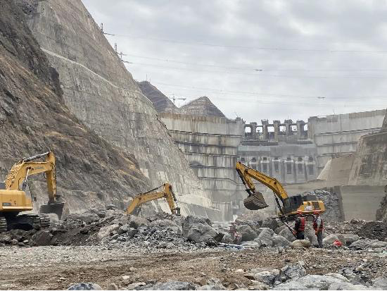 柳工挖掘机参与在建世界最大水电工程白鹤滩水电站