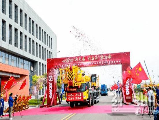 上百臺高端起重機發往全球！徐工起重機大客戶同盟俱樂部同步成立