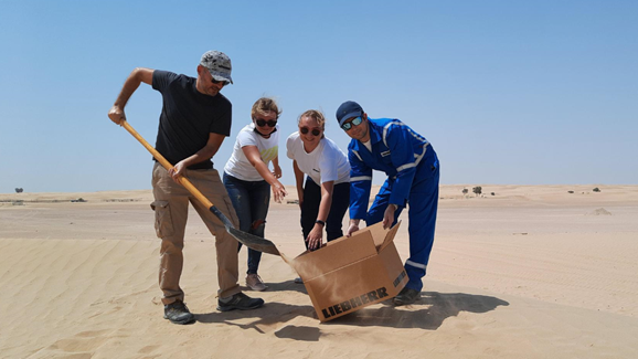 利勃海尔平湖工厂为何会收到几箱来自迪拜的黄沙？