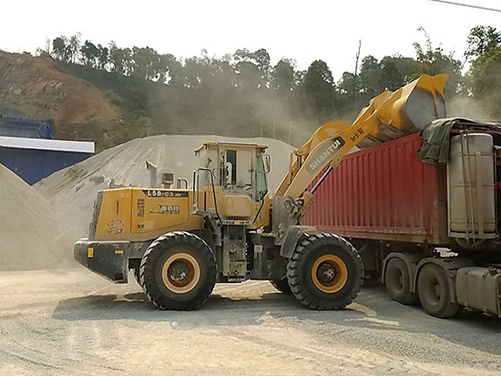 山推L58-C3裝載機云南混凝土裝車