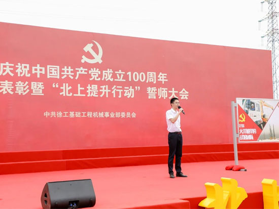奮進(jìn)之路：大洋彼岸的戰(zhàn)狼團(tuán)隊(duì)