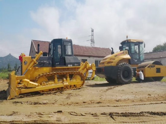 山推推土機建筑工地施工
