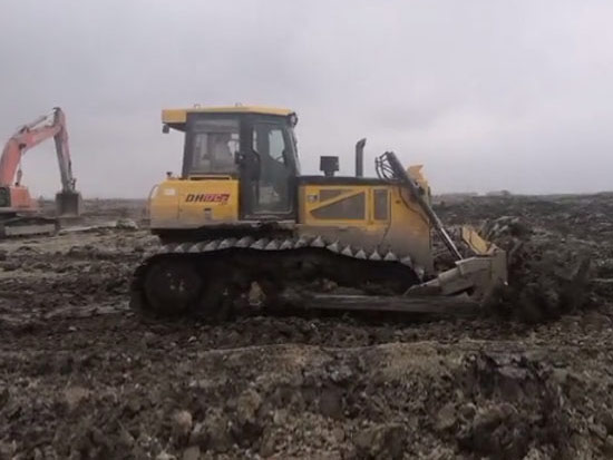 DH17-C2全液壓推土機西南地區道路工程土方施工