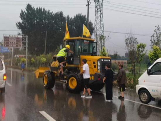 洪水无情，工程机械鏖战救援一线！风雨面前我们一起扛！