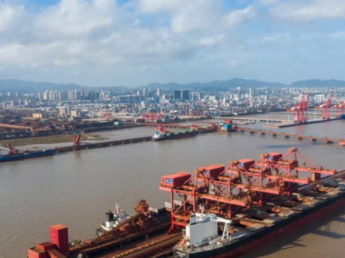 中国港口：奋斗百年路 启航新征程