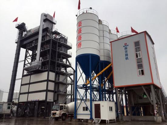 南方路机环保型沥青混合料搅拌设备在<em>沧州</em>荣盛的应用