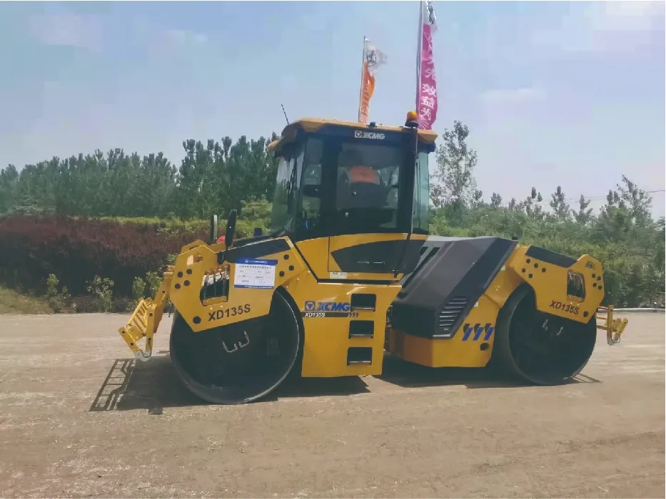 徐工5系列壓路機打造西寧機場建設標桿工程