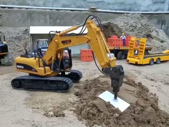 益智工程車救援隊：兩臺挖掘機同步挖沙子