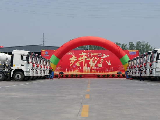 城建先锋再出征！徐工重卡漢風G5轻量化搅拌车批量发往重庆！