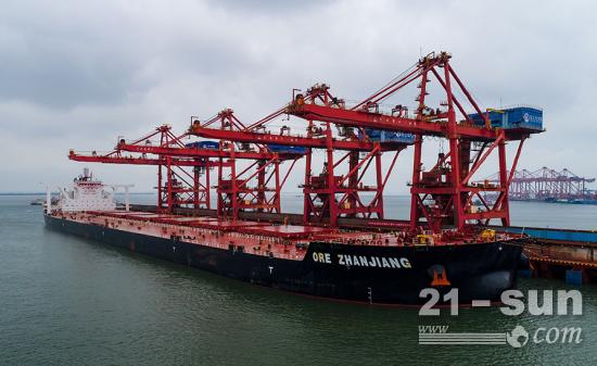 湛江港集团40万吨散货码头正式投入运营