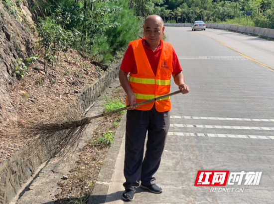 双牌县公路养护人邓昌龙：人在路上 路在心上
