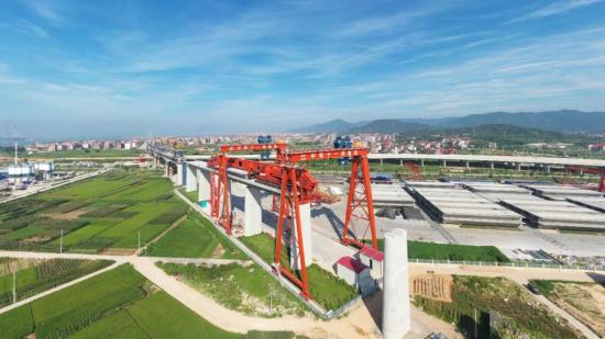 千吨级架桥机入列！中铁十一局为中国高铁建设再添“大国重器”