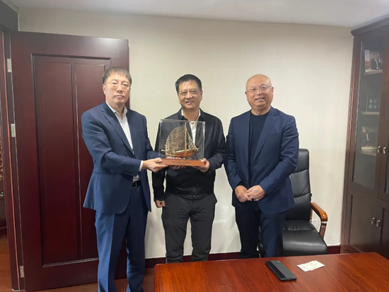 小松（中國）張全旺總經理兼CEO一行訪問中國路橋工程有限責任公司