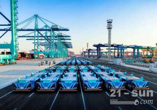 全球规模最大港口无人驾驶车队和它的最新款无人集卡